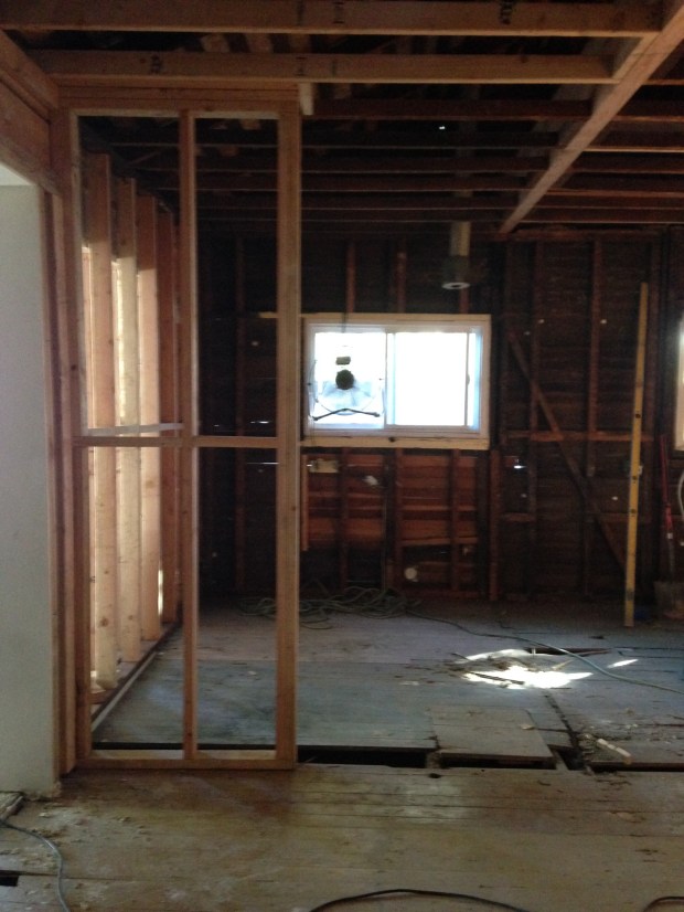 Framing this small wall that will hide the side of the cabinets and fridge. 