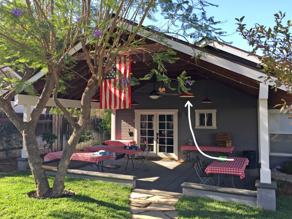 Notice the nice red farm house lights!